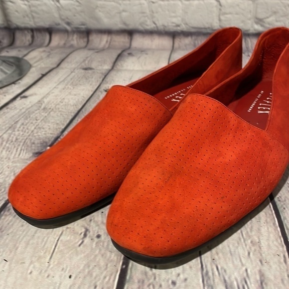 Liz Flex by Liz Claiborne Red suede flats Sz 10M-comfortable and lightweight - Picture 5 of 8